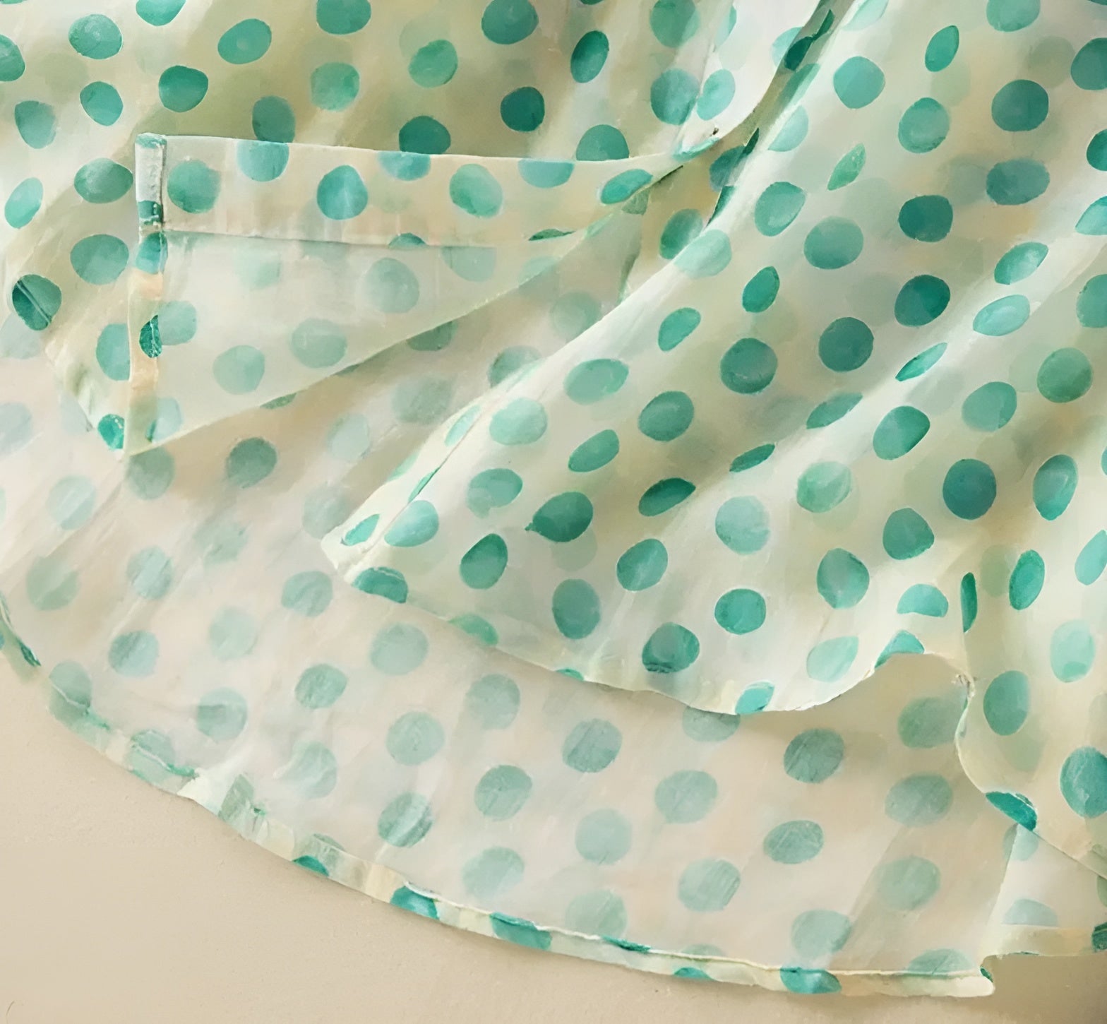 Luciana – Ademend Dames Linnen Blouse met Polkadotprint