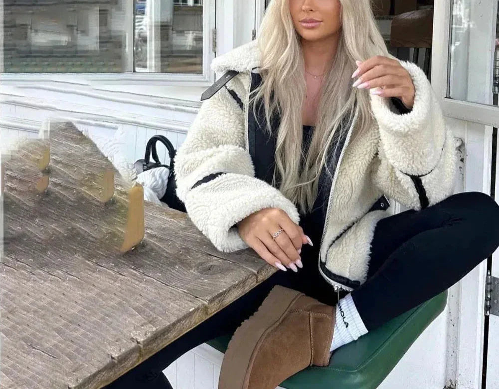 Clara – Beige Slim Fit Winterjas van Lamswol voor Dames
