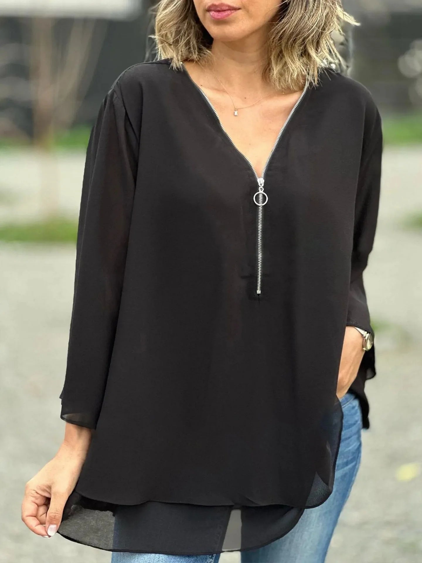 Jilainne – Losvallende Dames Blouse met Rits in Plus Size