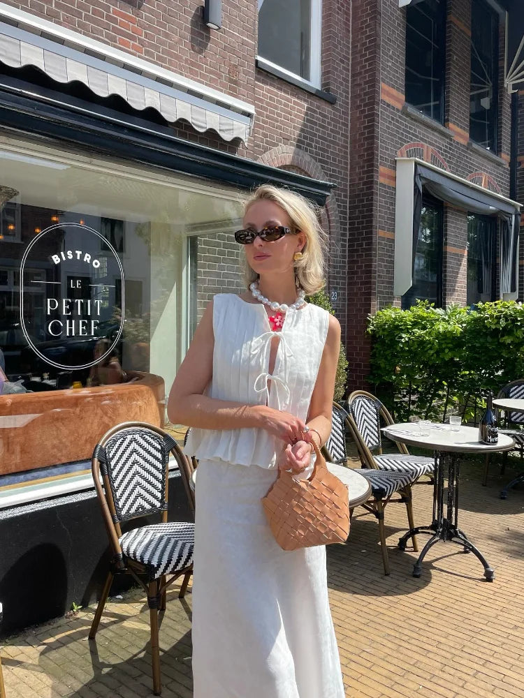 Lucia – Elegante Dames Set met Strikdetail en Plooirok