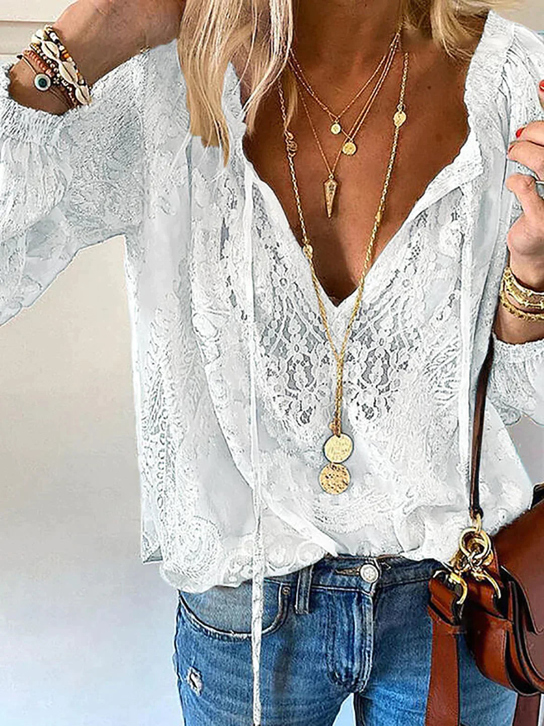 Marta – Damesblouse met verfijnde kanten details