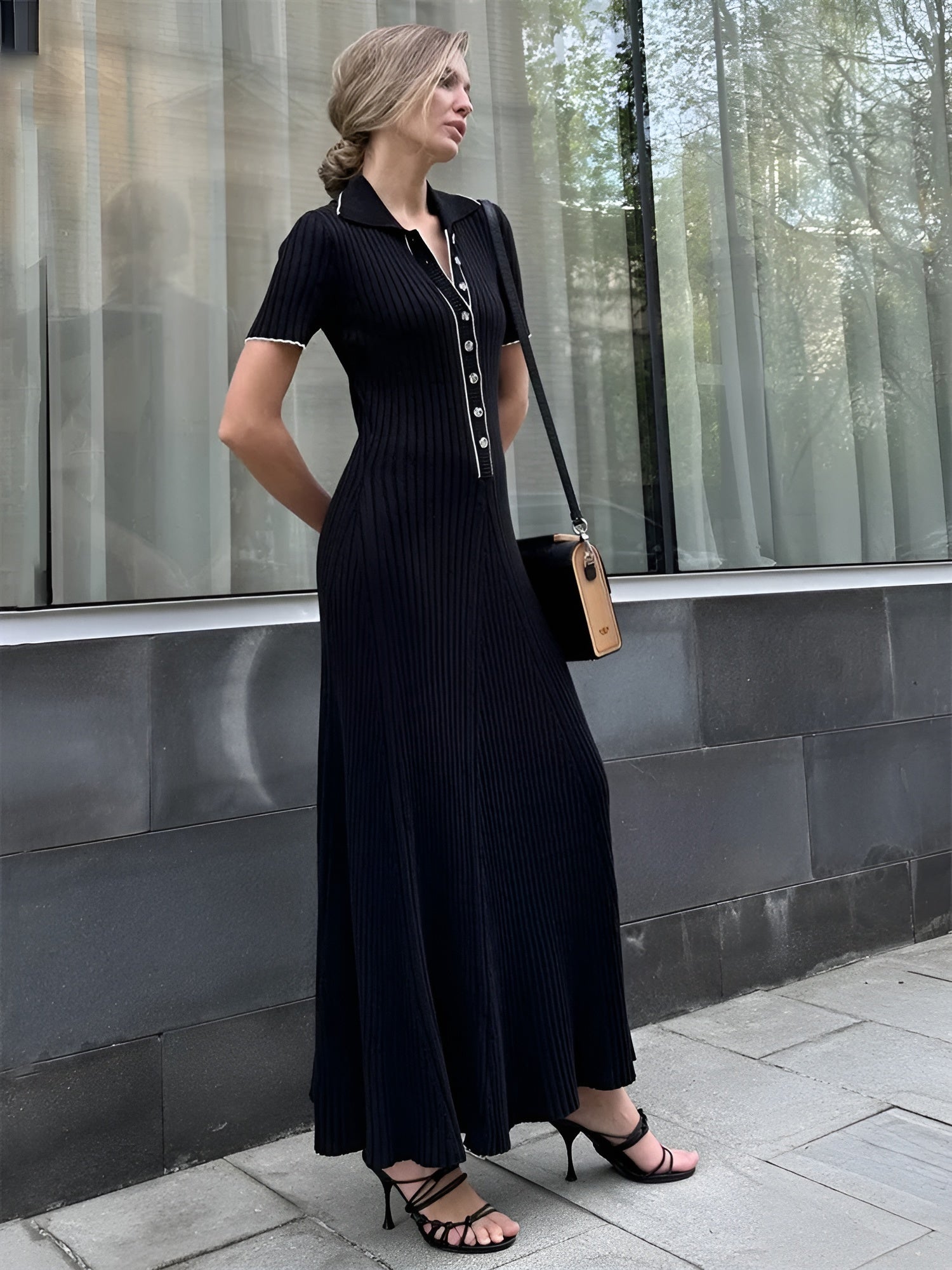 Isabelle – Mesh Jurk met Knoopdetails en V-hals voor Dames