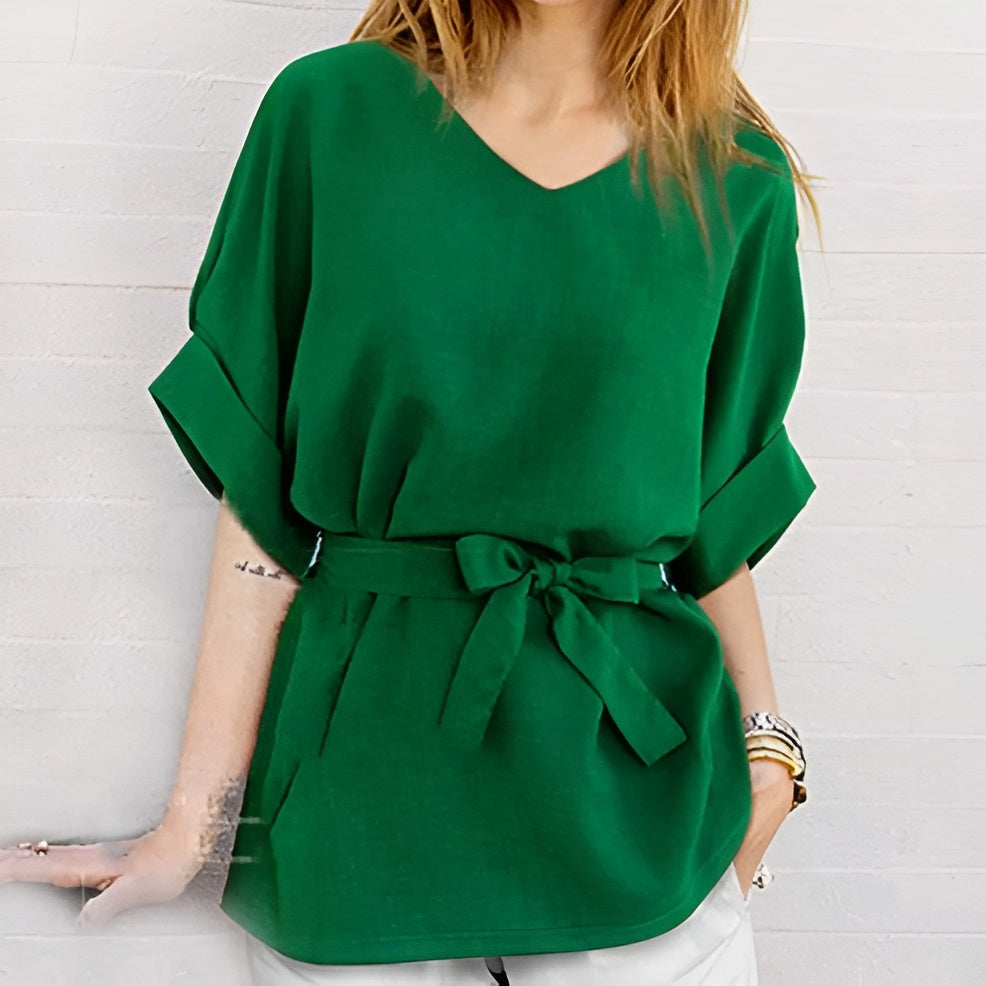 Batellina – Zomerse Chiffon Damesblouse met V-Hals en Strikceintuur