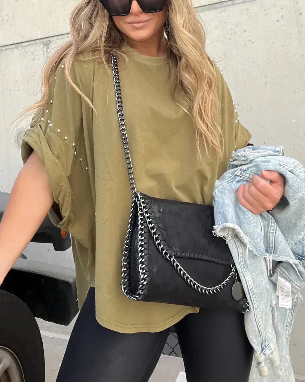 Camille – Oversized Studded Damesblouse