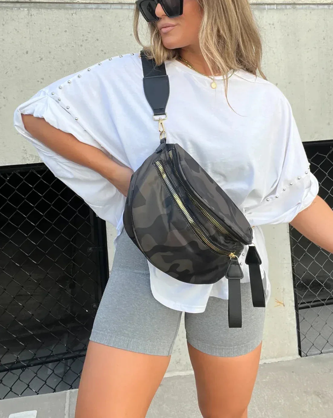 Camille – Oversized Studded Damesblouse