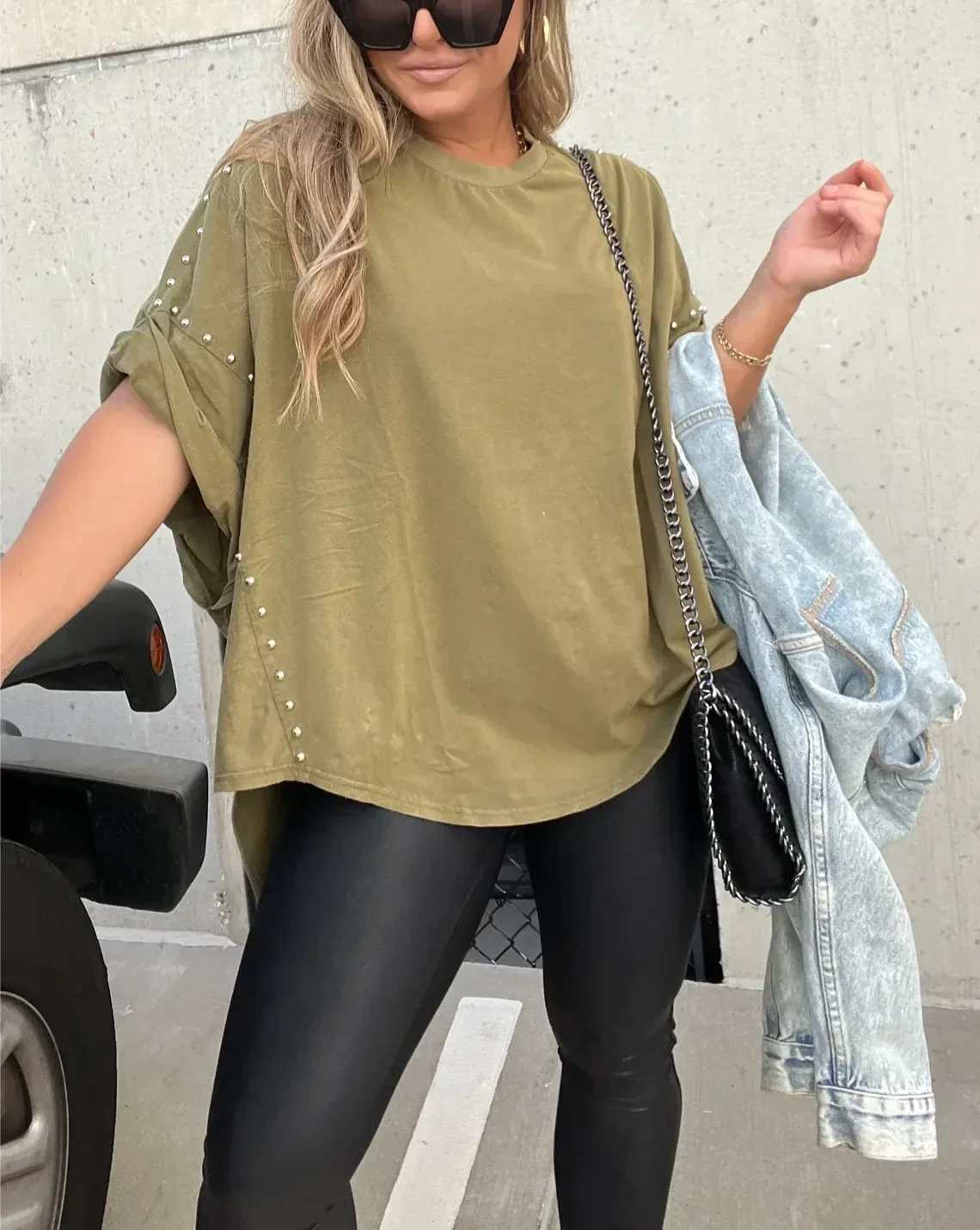 Camille – Oversized Studded Damesblouse