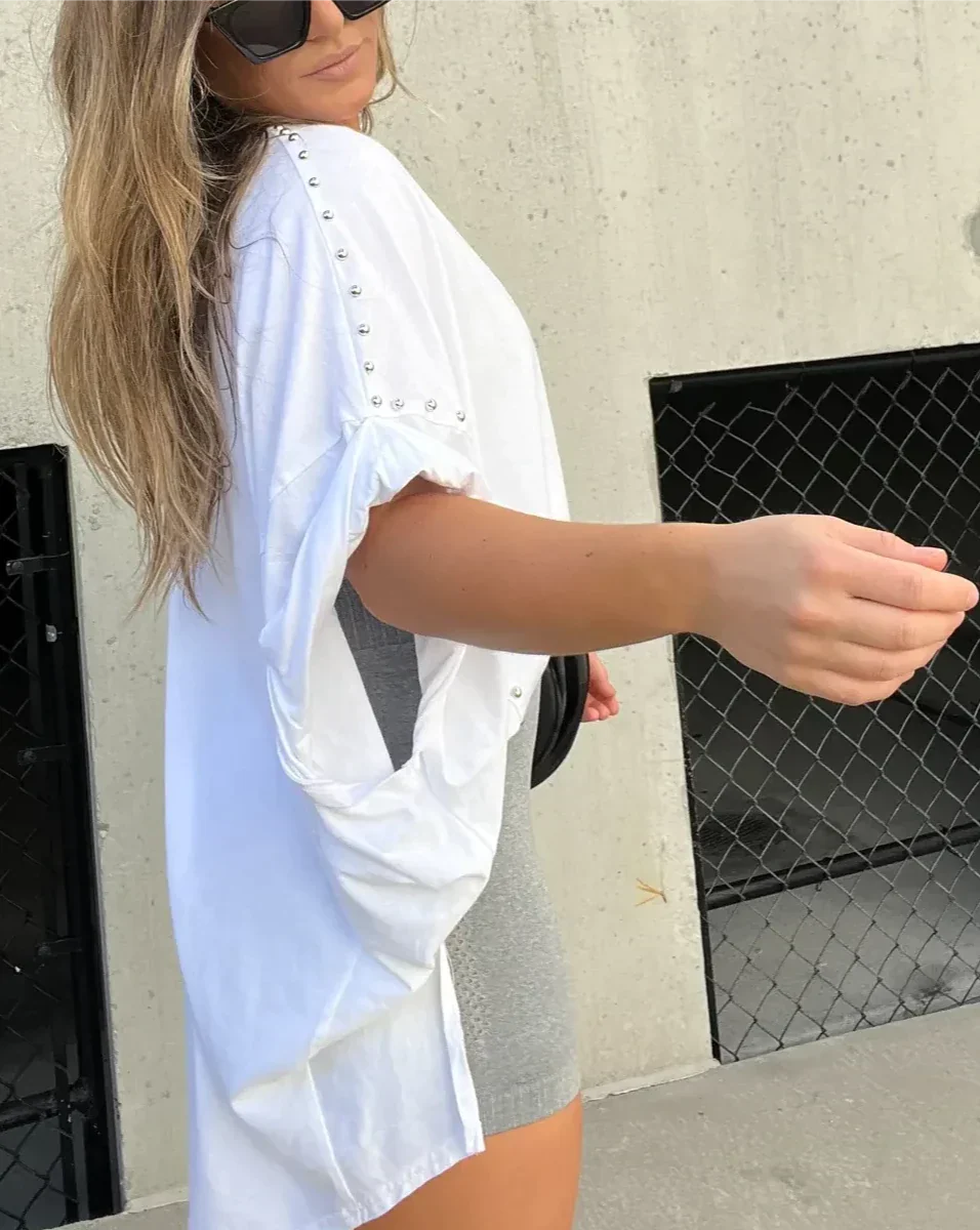 Camille – Oversized Studded Damesblouse
