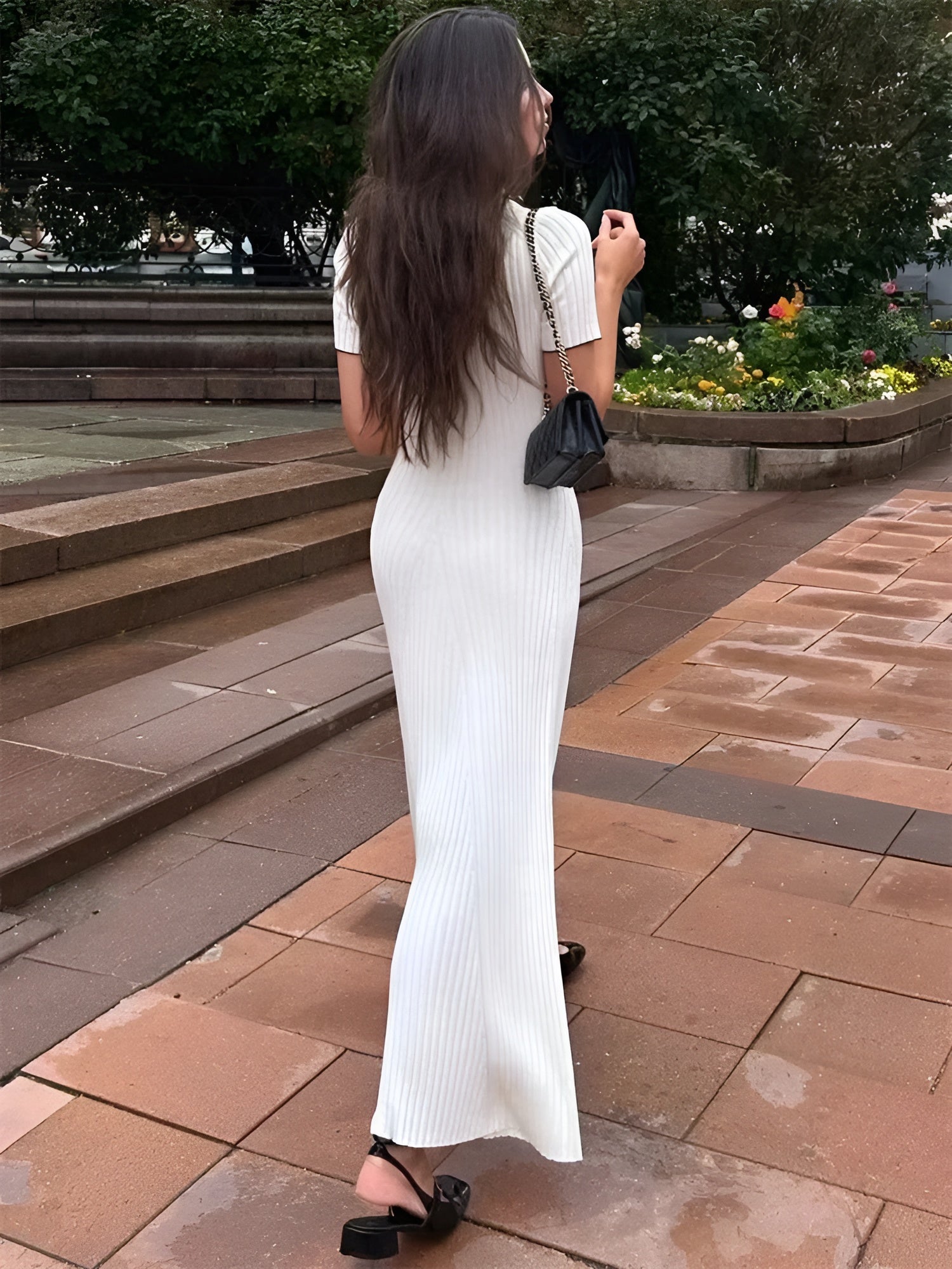 Isabelle – Mesh Jurk met Knoopdetails en V-hals voor Dames